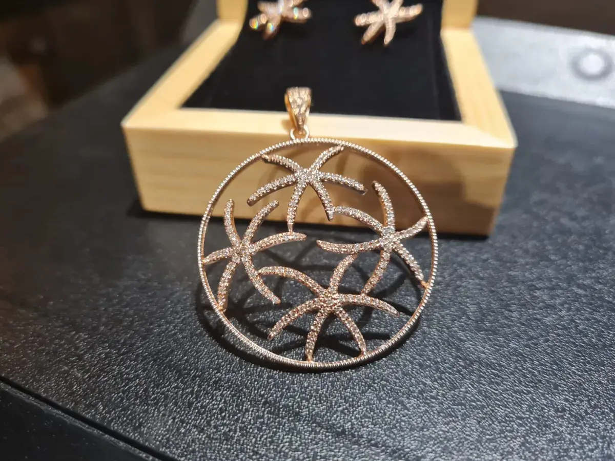 Rose gold medallion pendant with pavé diamond starfish, handcrafted by Ceylon Gem Maison