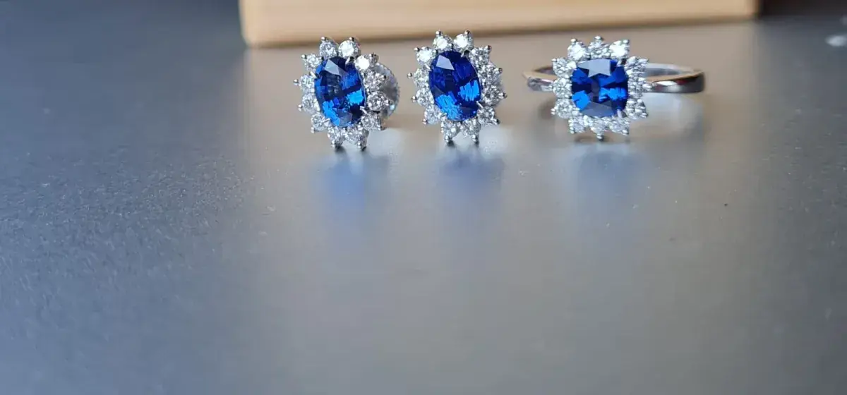 Matched suite of oval Ceylon blue sapphire and diamond cluster earrings and ring